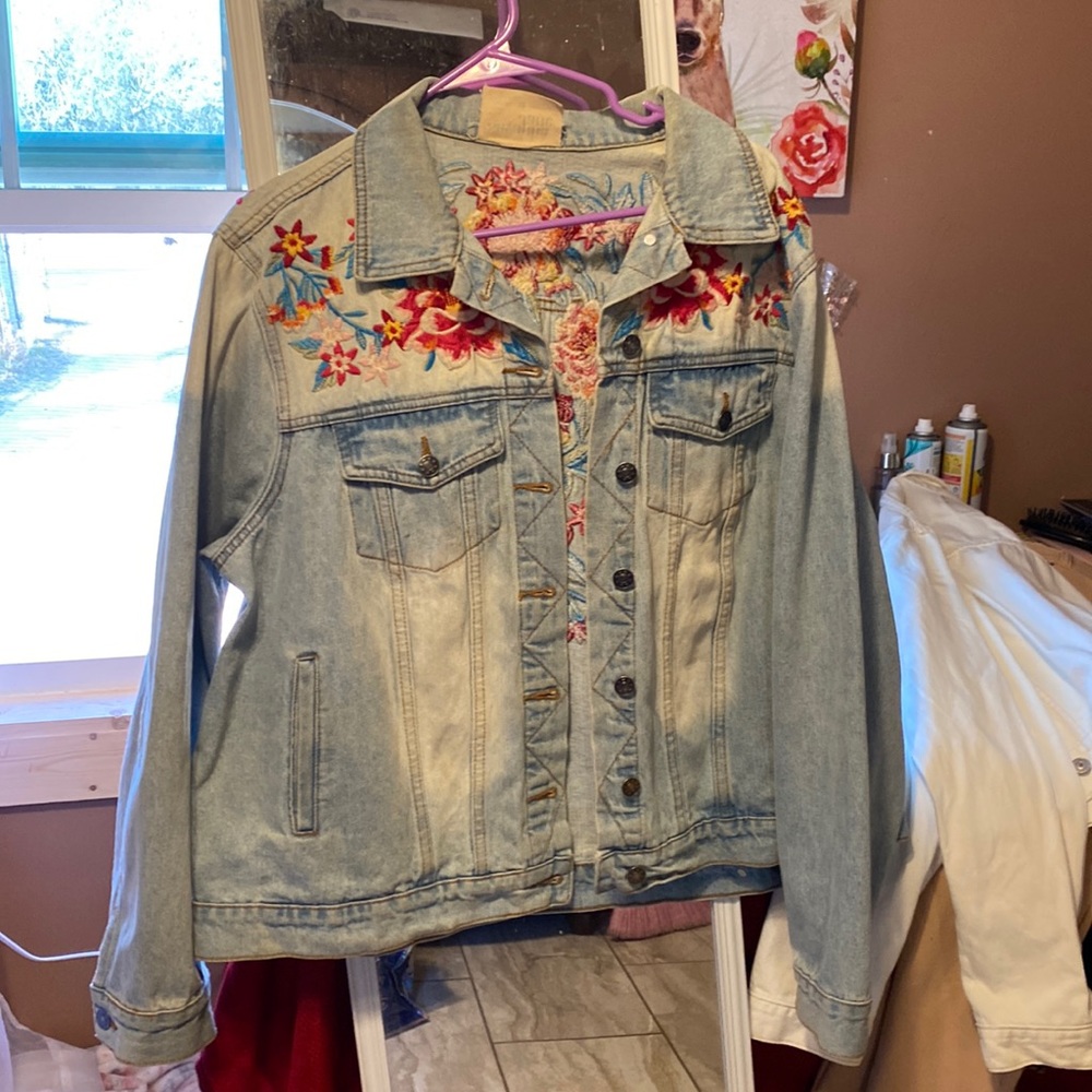 Embroidered Jean Jacket ♥️